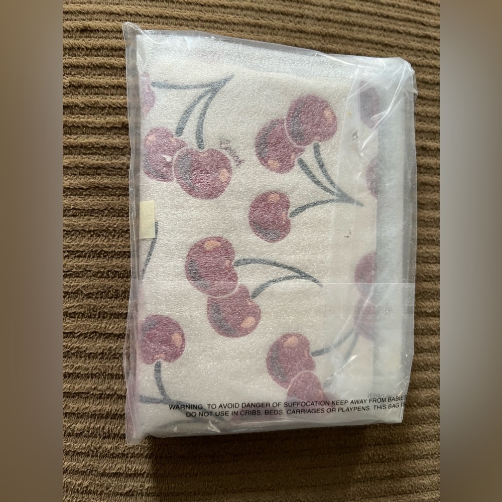 Coach Corner Zip Wristlet With Cherry Print nwt in packaging - Picture 5 of 5